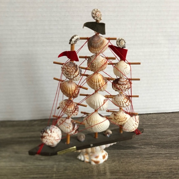 Vtg Lunenburg NS Souvenir Seashell Sailboat - Picture 1 of 9